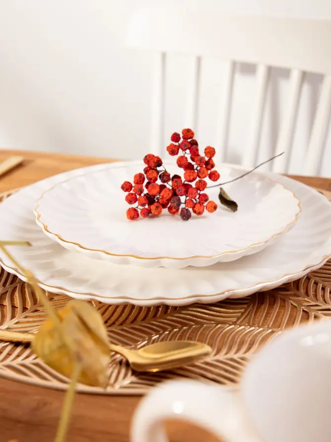 Talerz MELIDA porcelanowy obiadowy ze złotą obwódką 27 cm