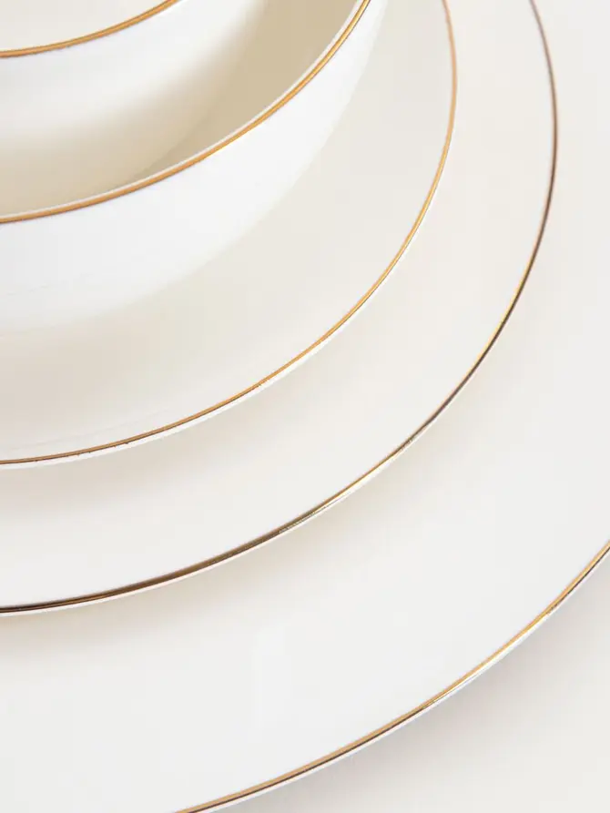 Talerz AUROO porcelanowy deserowy ze złotą obwódką 19 cm