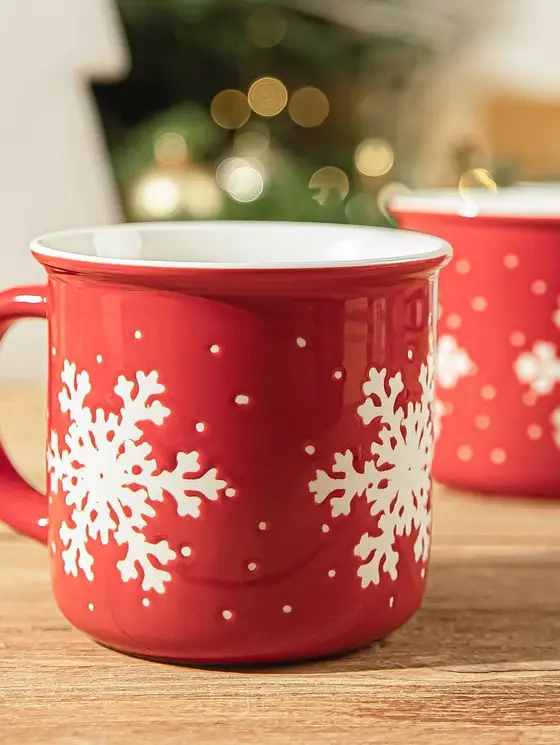 Zestaw kubków TRINKIE porcelanowych czerwonych ze śnieżynką, 2 szt 0,36 l