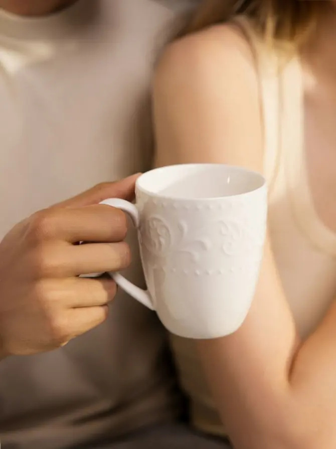 Kubek SYLIA porcelanowy biały z ornamentem 0,37 l