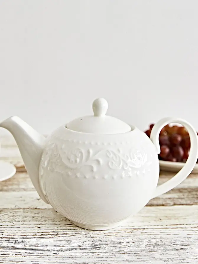 Dzbanek SYLIA porcelanowy biały z ornamentem 1 l