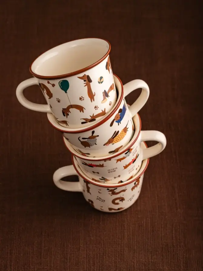 Kubek BOOP porcelanowy w bawiące się jamniki 0,3 l