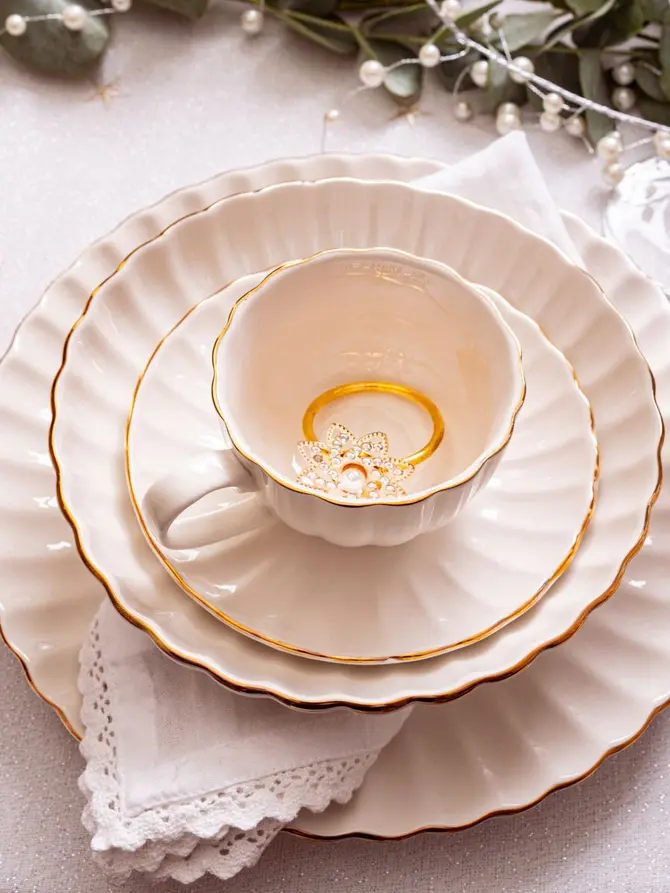 Talerz MELIDA porcelanowy obiadowy ze złotą obwódką 27 cm