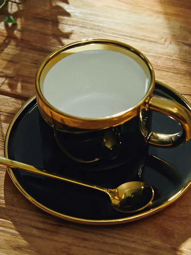 Filiżanka ze spodkiem i łyżeczką SINNES porcelanowa czarna 0,20 l