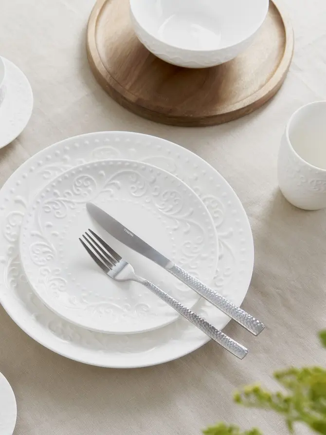 Kubek SYLIA porcelanowy biały z ornamentem 0,37 l