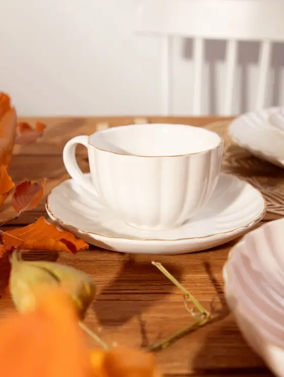 Filiżanka ze spodkiem MELIDA porcelanowa ze złotą obwódką 0,2 l