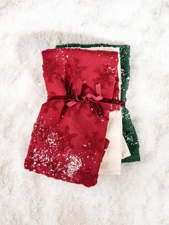 Zestaw ręczników SNOWFLAKE ze świątecznym motywem 30x50 cm