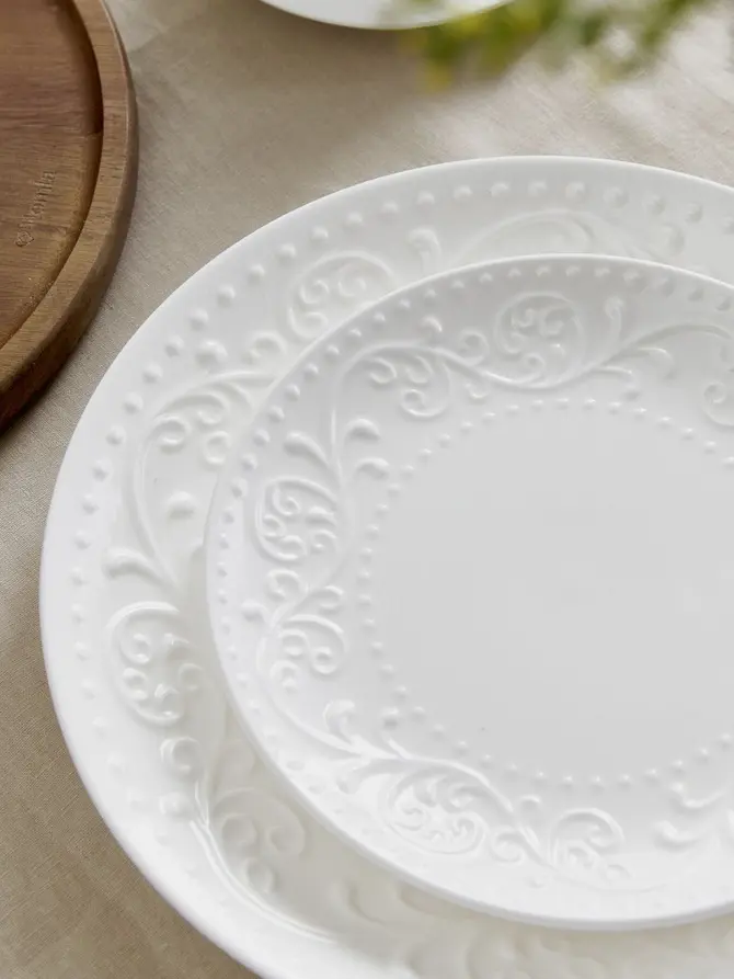 Talerz SYLIA porcelanowy obiadowy biały z ornamentem 27 cm